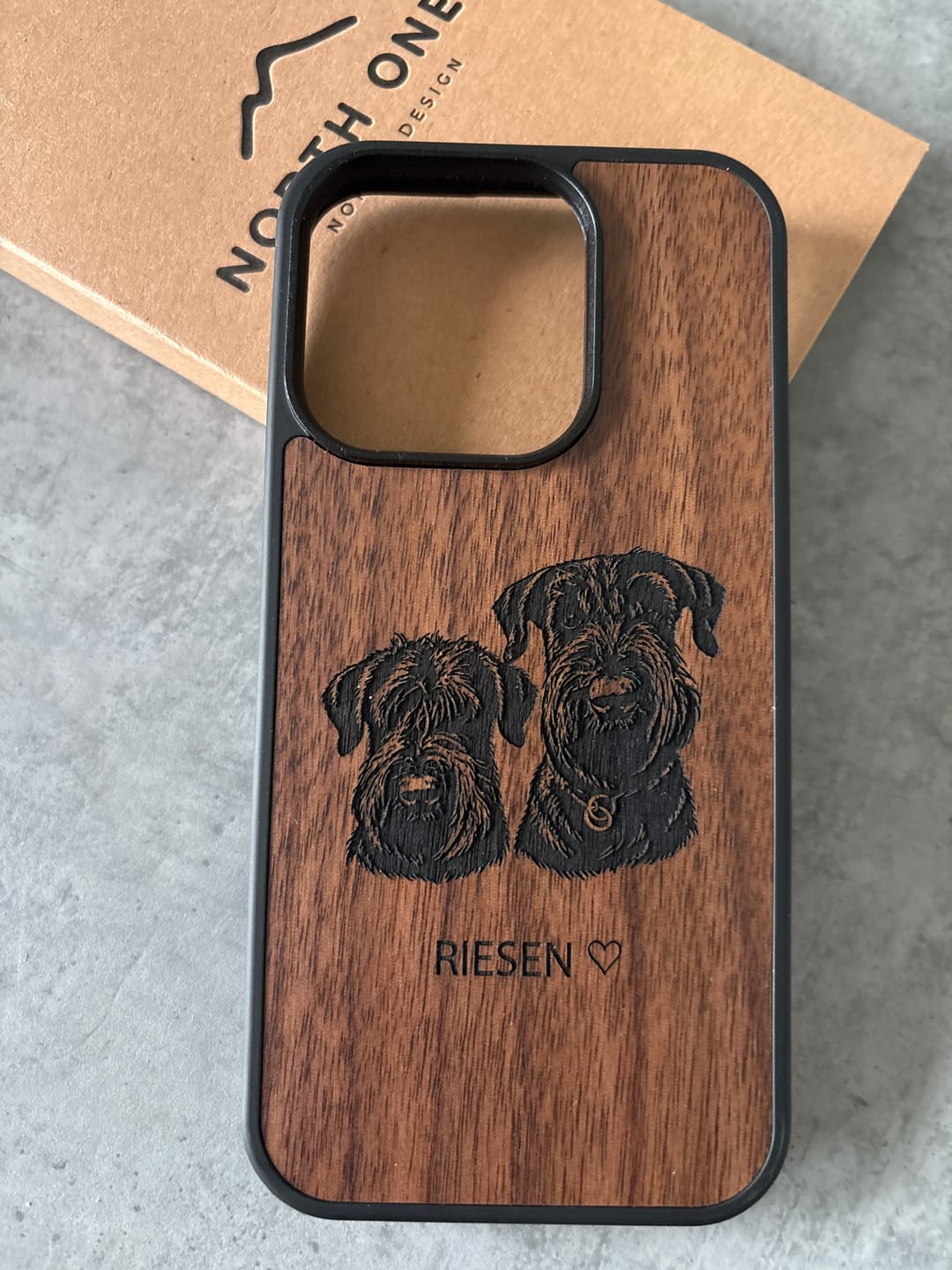 Customer photo review of Mobilskal din Hund | Valnöt