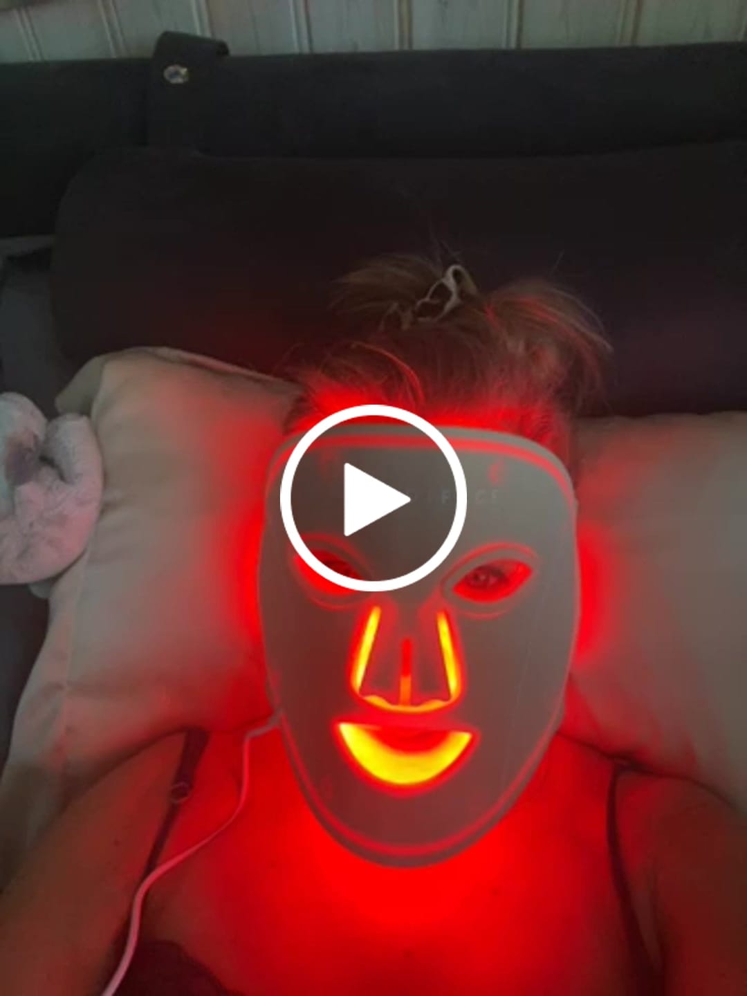 Customer video review of Skinboosting LED mask