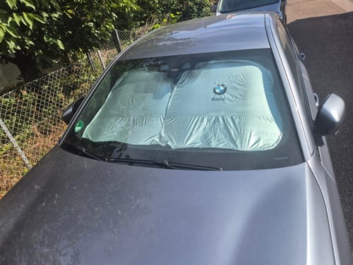 Customer photo review of Faltbare Auto-Sonnenblende mit Logo