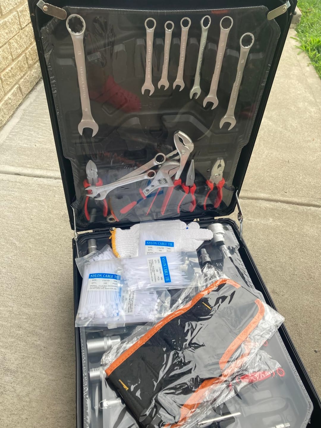 Customer photo review of PROMASTERTOOL™ 899-Piece Professional Tool Kit