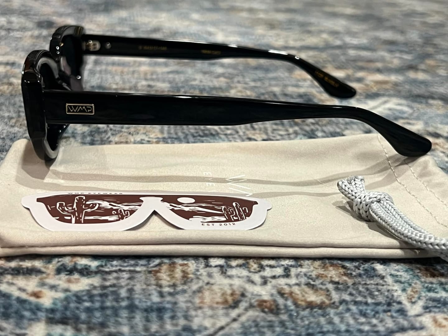 Customer photo review of La evolución del diseño Cat-Eye