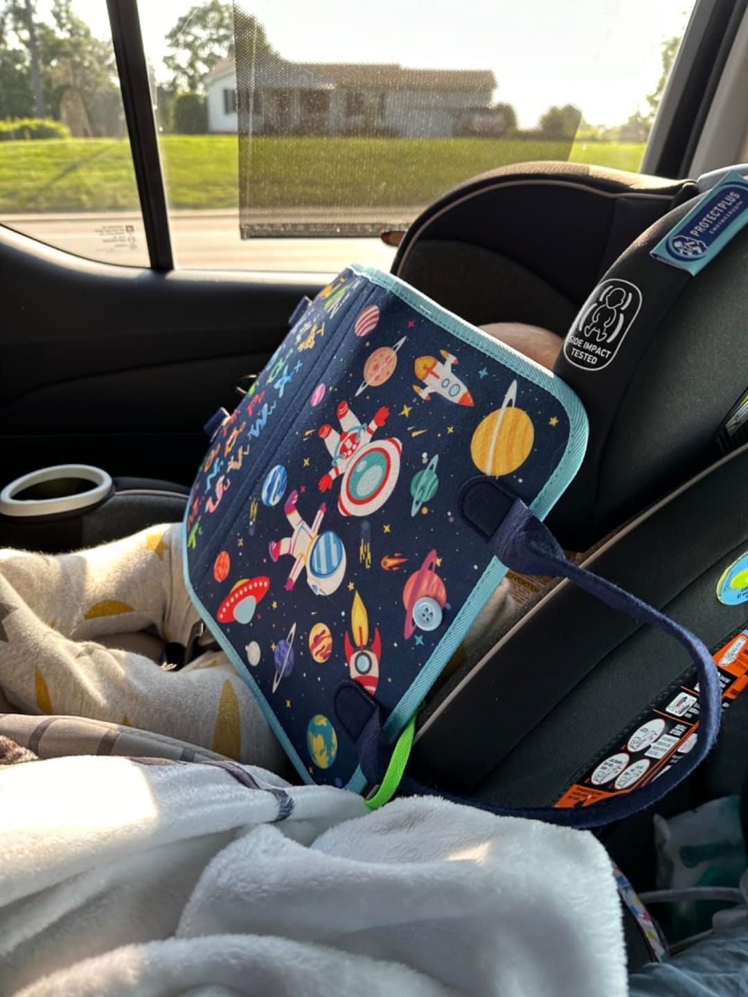 Customer photo review of Libro Sensorial Montessori — Como el iPad, pero cuando lo suelta ha aprendido algo