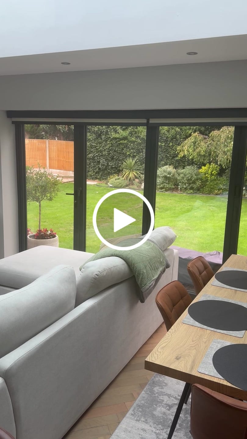 Customer video review of SmartWings Motorized Light Filtering Roller Shades 70% Blackout Linen