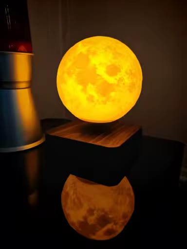 Customer photo review of LUNEA™ — Lampe Lune en Lévitation Magnétique
