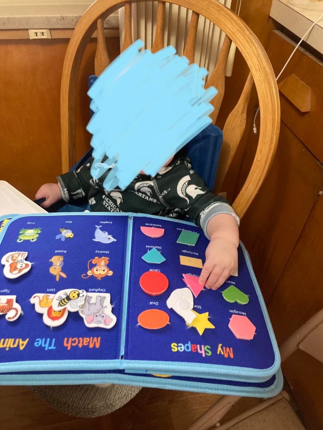 Customer photo review of Libro Sensorial Montessori — Como el iPad, pero cuando lo suelta ha aprendido algo