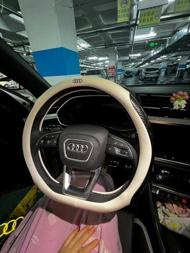 Customer photo review of Personalisierte Lederabdeckung für das Auto-Lenkrad