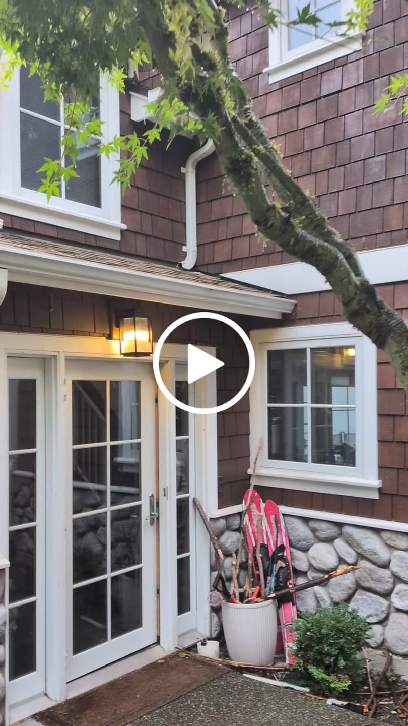 Customer video review of IP23 1-Light Black Ribbed Glass Outdoor Wall Lantern
