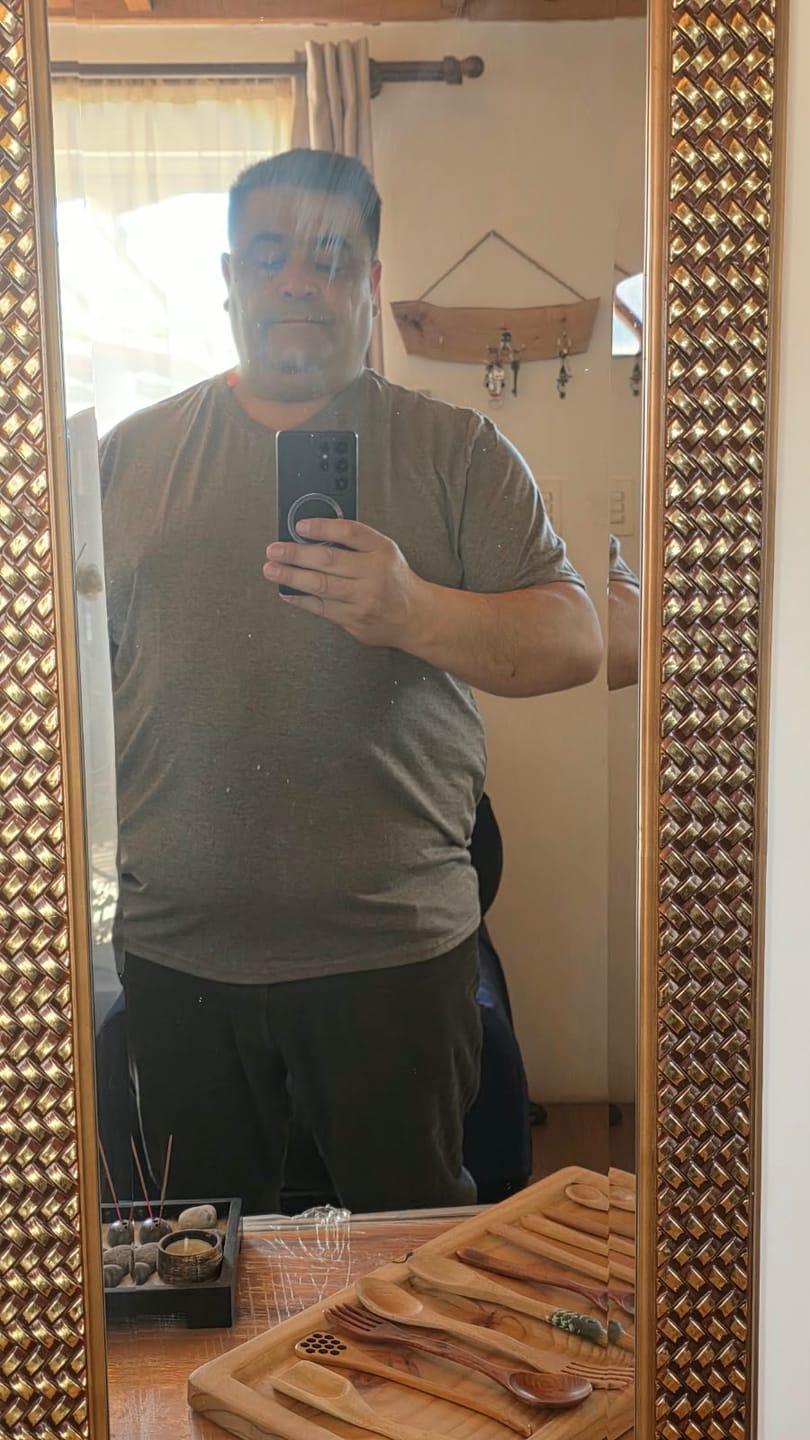 Customer photo review of Polera Hombre Cuello V Verde Oliva
