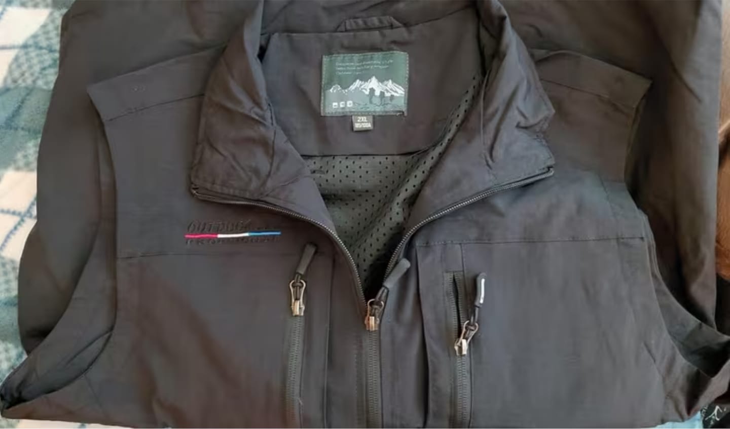 Customer photo review of Men's Multi-Pocket Zip Vest