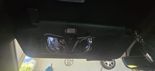 Customer photo review of Multifunktionaler Clip und Halter für Auto-Brillen