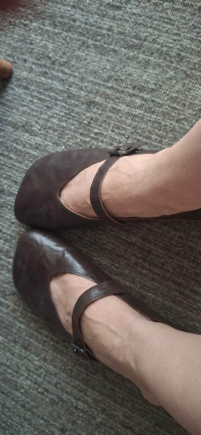 Customer photo review of Women Vintage Soft Genuine Leather Low Heel Shoes