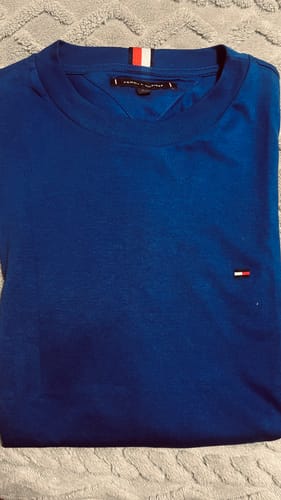 Customer photo review of Camiseta TH Minimalist Sleeve Stripe - Azul Royal