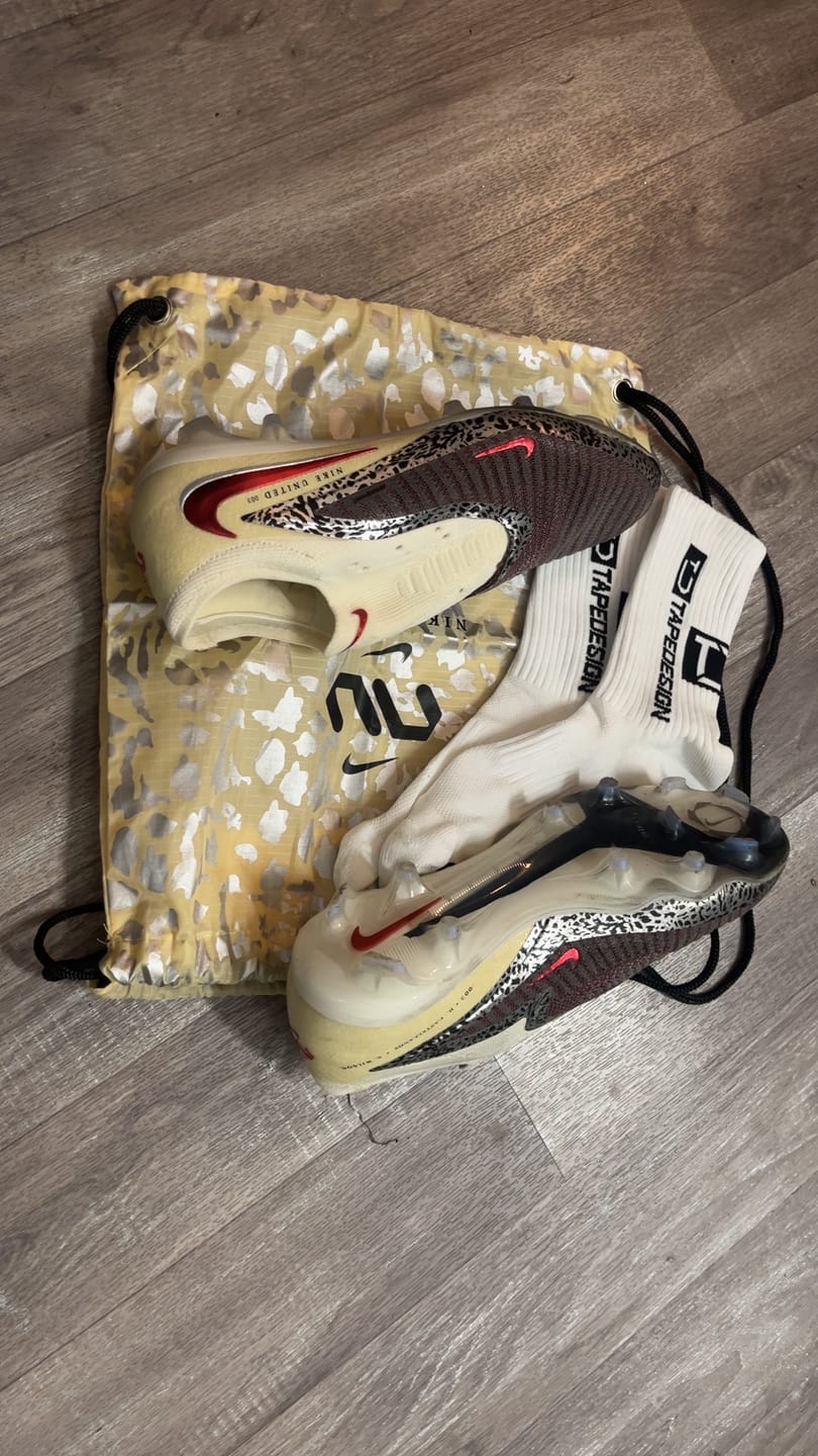 Customer photo review of Nike Phantom 6 Elite Low Cut FG United - Bordeaux/Universal Red/Gris