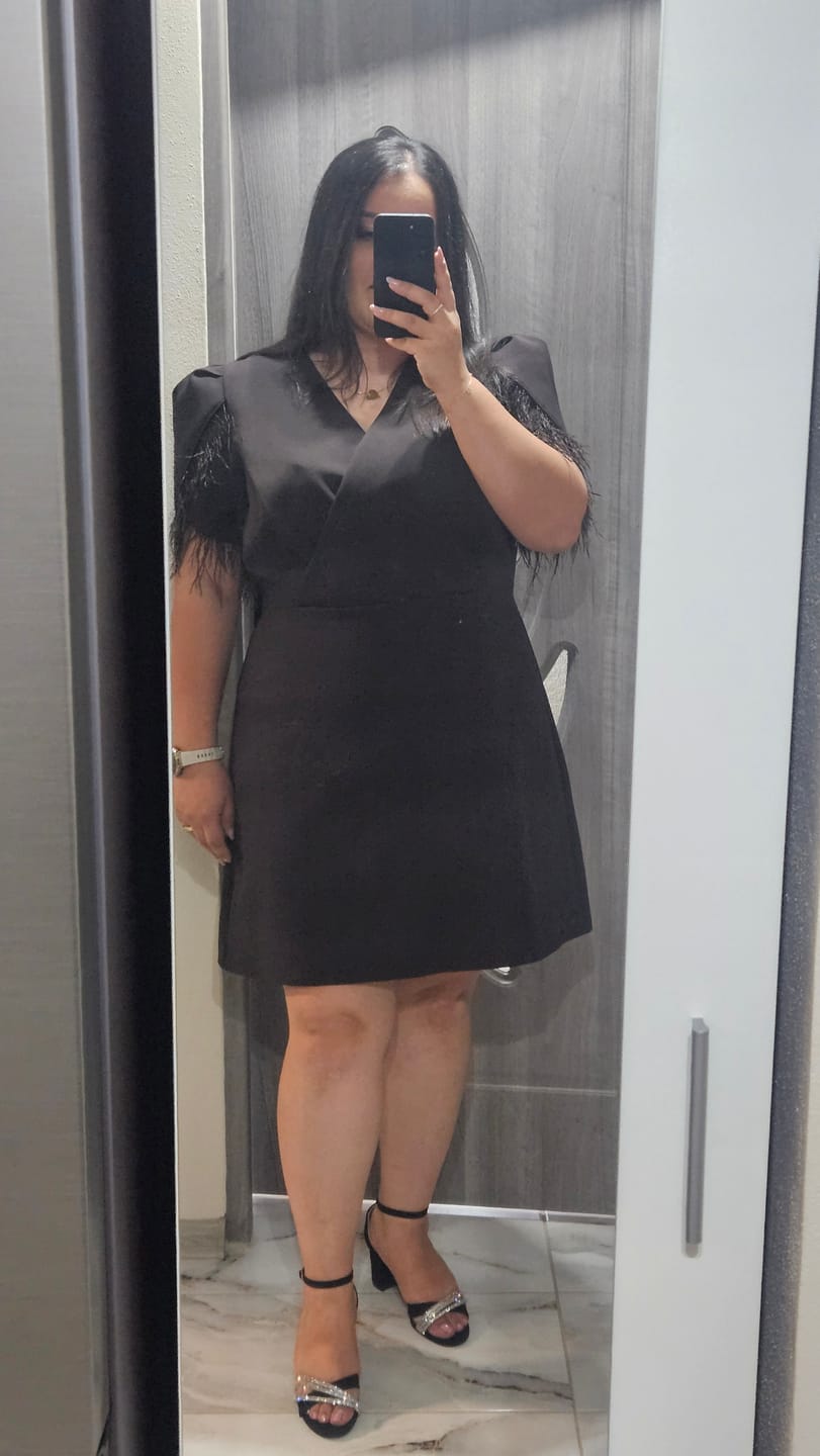Customer photo review of Rochie Alara scurta cu aplicații pene la umeri