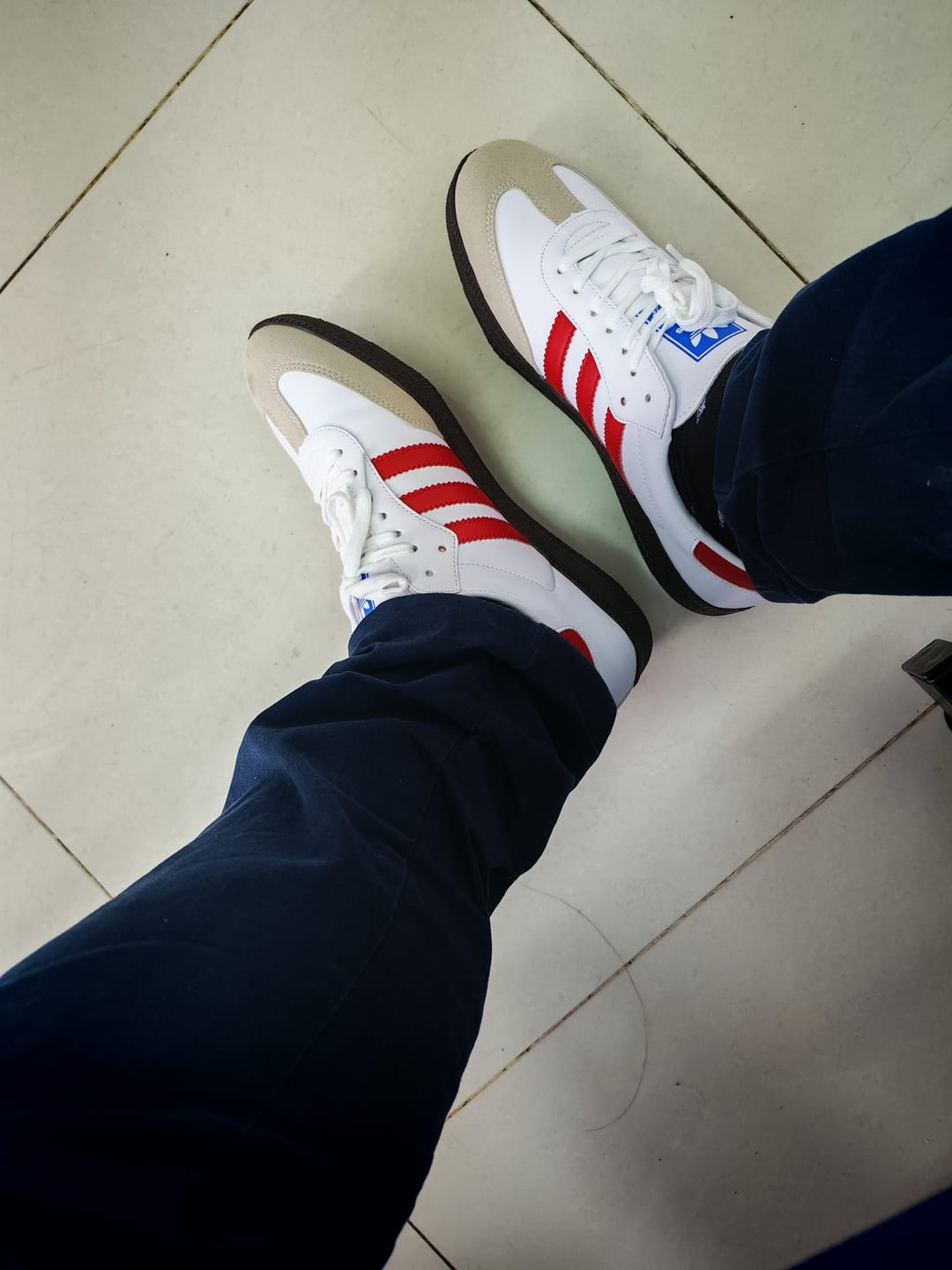 Customer photo review of Tenis Smb Blanco Rojo