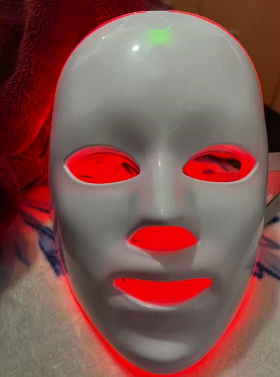 Customer photo review of Vöst — Máscara de luz LED facial