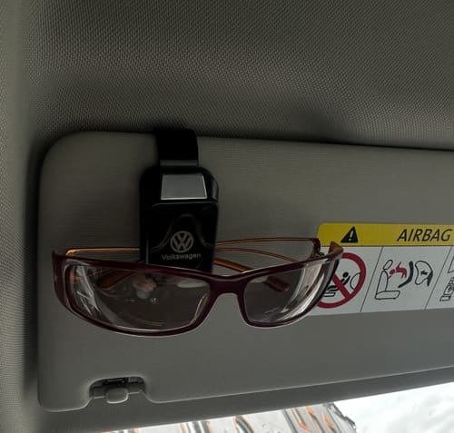 Customer photo review of Multifunktionaler Clip und Halter für Auto-Brillen
