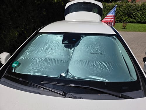 Customer photo review of Faltbare Auto-Sonnenblende mit Logo