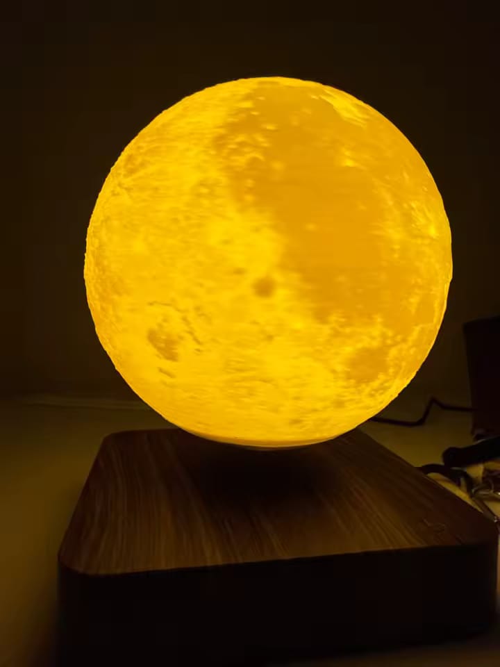 Customer photo review of LUNEA™ — Lampe Lune en Lévitation Magnétique