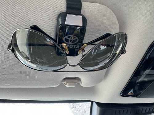 Customer photo review of Multifunktionaler Clip und Halter für Auto-Brillen