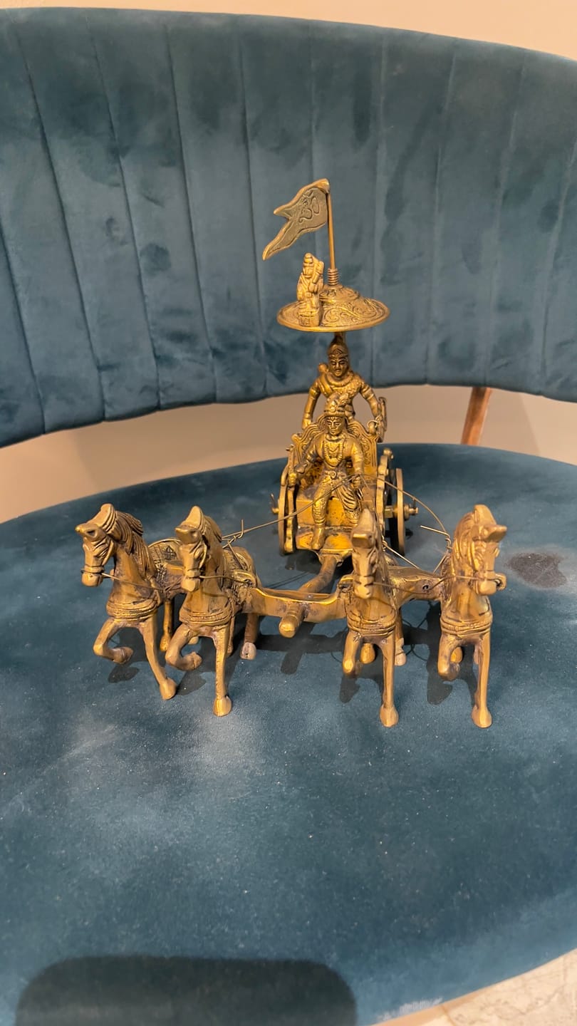 Customer photo review of Krishna and Arjuna's Pure Brass 4-Horses Rath Statue Idol Decorative Showpiece for Home, Office, Living Room by Vastu Mandir | 24 x 18 x 23cm | 2.35 kg
