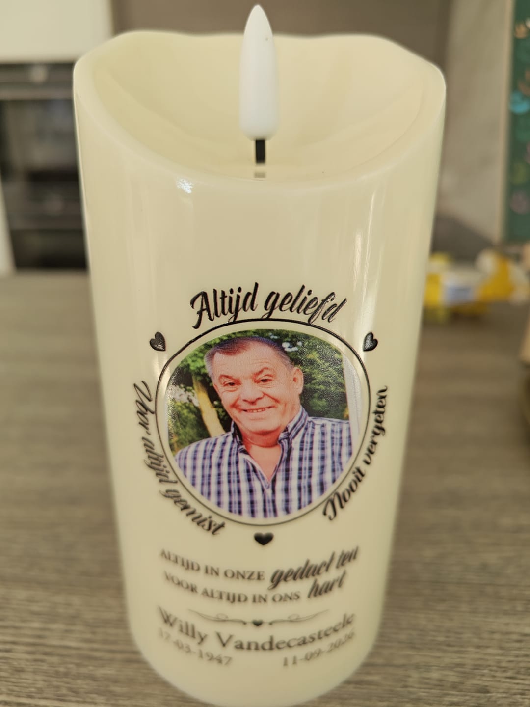 Customer photo review of Altijd geliefd - LED rouwkaars met foto en datum ter nagedachtenis aan overledenen