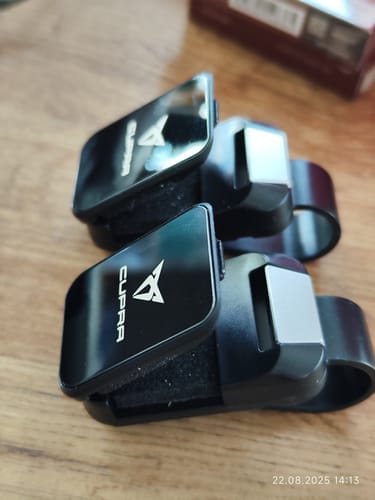 Customer photo review of Multifunktionaler Clip und Halter für Auto-Brillen