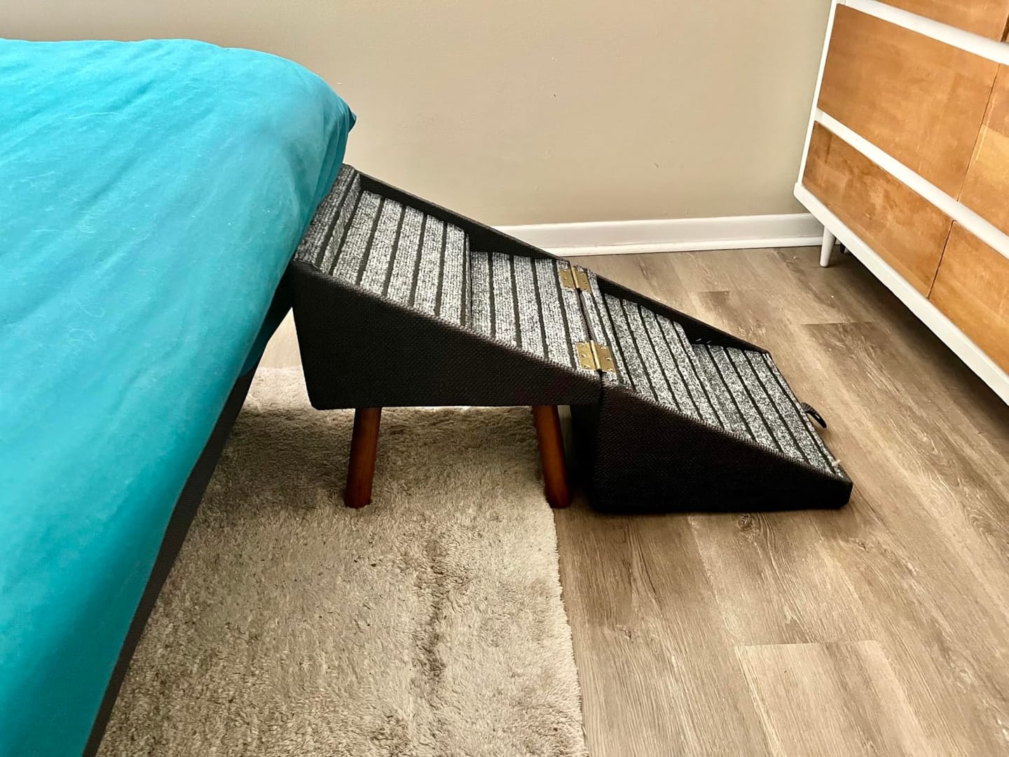 Customer photo review of 2-in-1 Foldable Dog Stairs Ramp for Bed and Couch