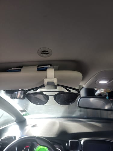 Customer photo review of Multifunktionaler Clip und Halter für Auto-Brillen