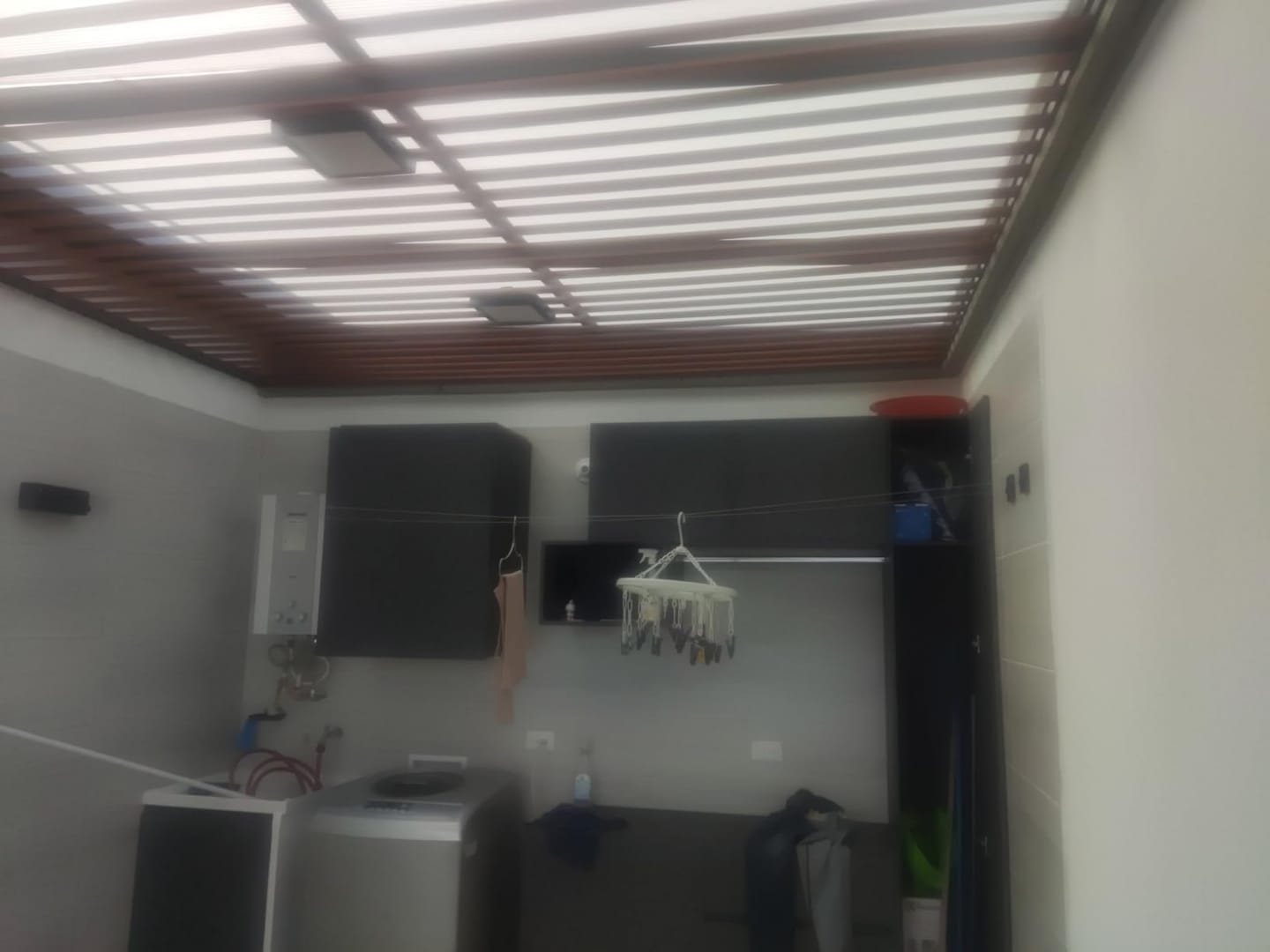 Customer photo review of DryLine™ Retractable Clothesline — 4 m Drying Line, Zero Space