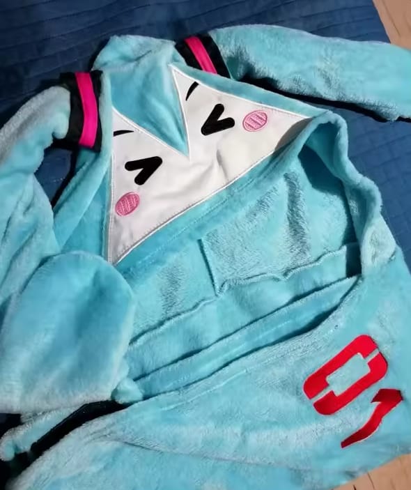 Customer photo review of Miku Cozy Winter Cloak
