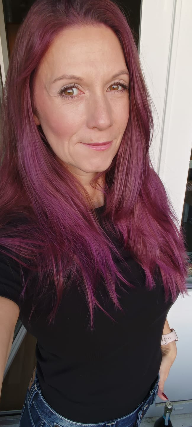 Customer photo review of Mattie Aubergine - Vegan Semi-Permanent Direct Dye Hair Color Cream 210 ml