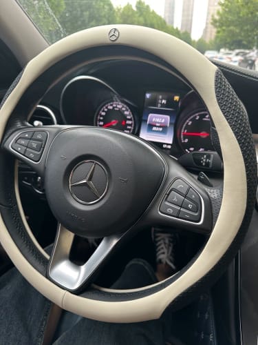 Customer photo review of Personalisierte Lederabdeckung für das Auto-Lenkrad