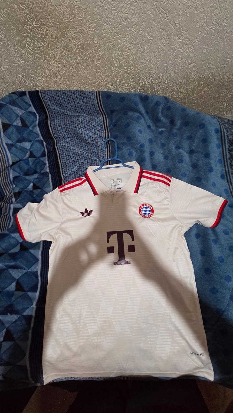 Customer photo review of BAYERN MUNICH 24/25 TERCERA