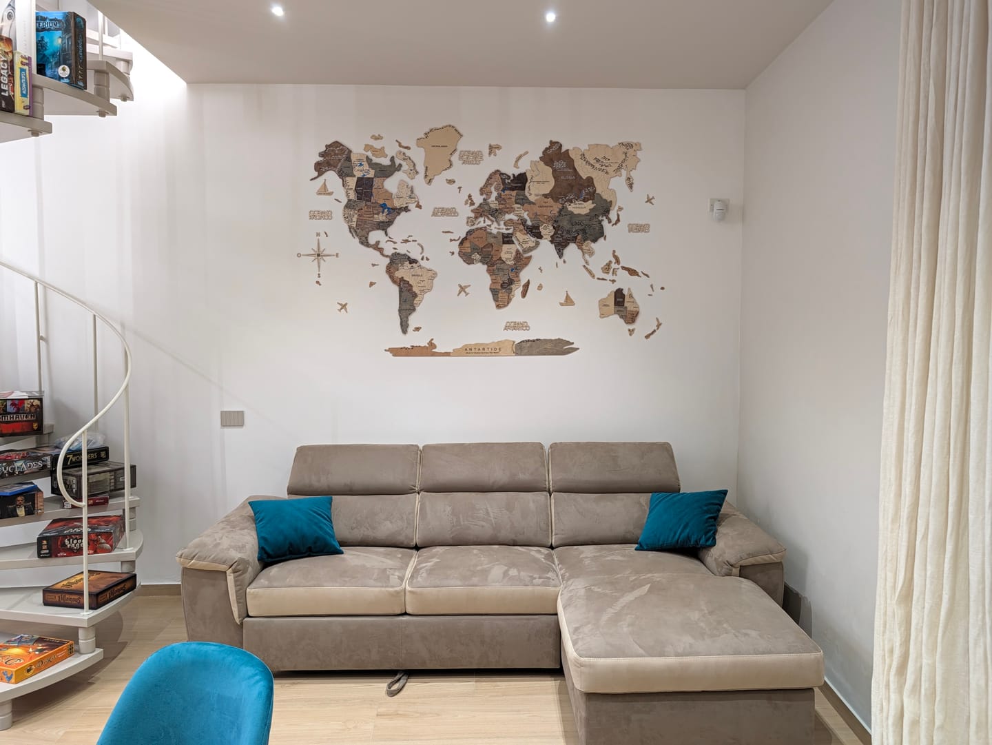 Customer photo review of 3D Wooden World Map Smokey