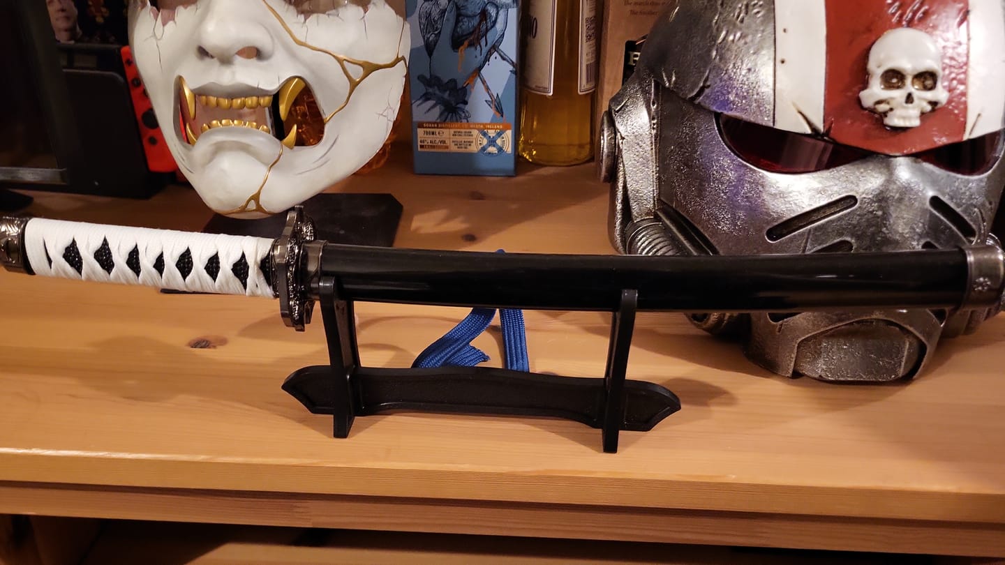 Customer photo review of Devil May Cry 5 Katana of Vergil Yamato Mini Metal Sword