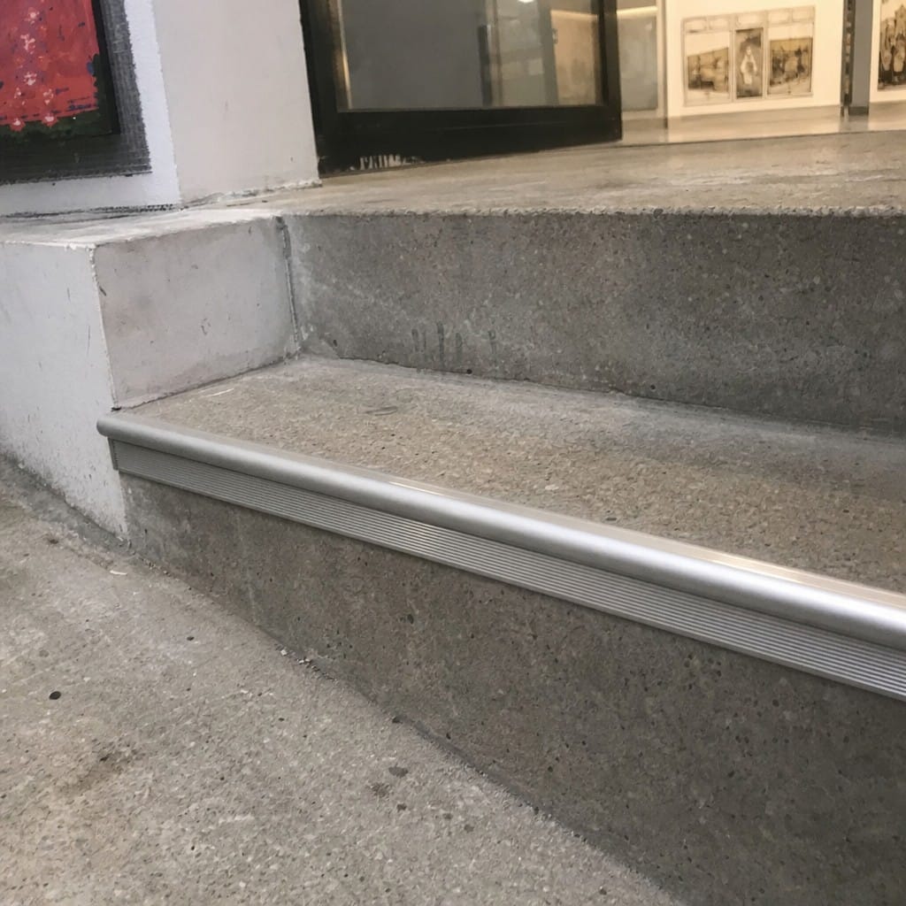 Customer photo review of Aluminium Stair Nosing 40 x 26mm Anodised Bullnose Edge for 3mm LVT
