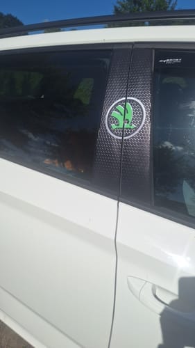Customer photo review of 2x Autoaufkleber für Fensterscheibe mit Logo