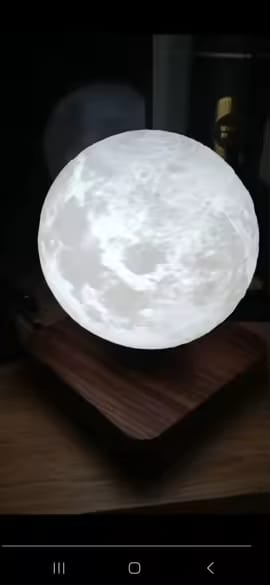 Customer photo review of LUNEA™ — Lampe Lune en Lévitation Magnétique