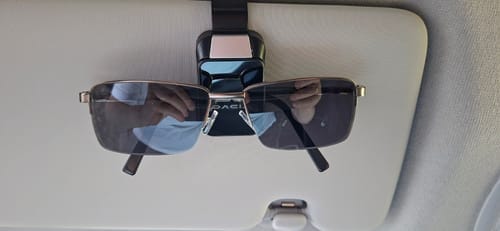 Customer photo review of Multifunktionaler Clip und Halter für Auto-Brillen