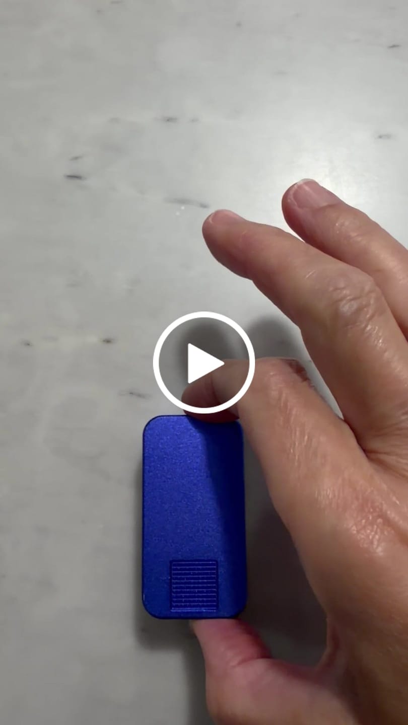Customer video review of Weekly Case