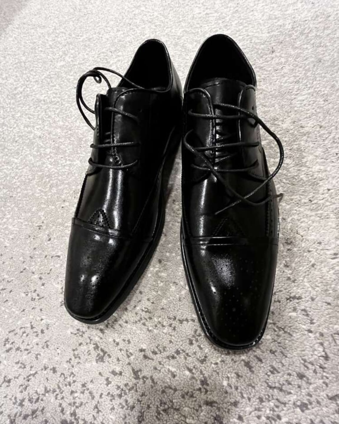 Customer photo review of Men's Lace-up Oxford Dress Shoes
