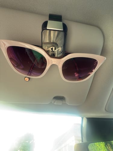 Customer photo review of Multifunktionaler Clip und Halter für Auto-Brillen