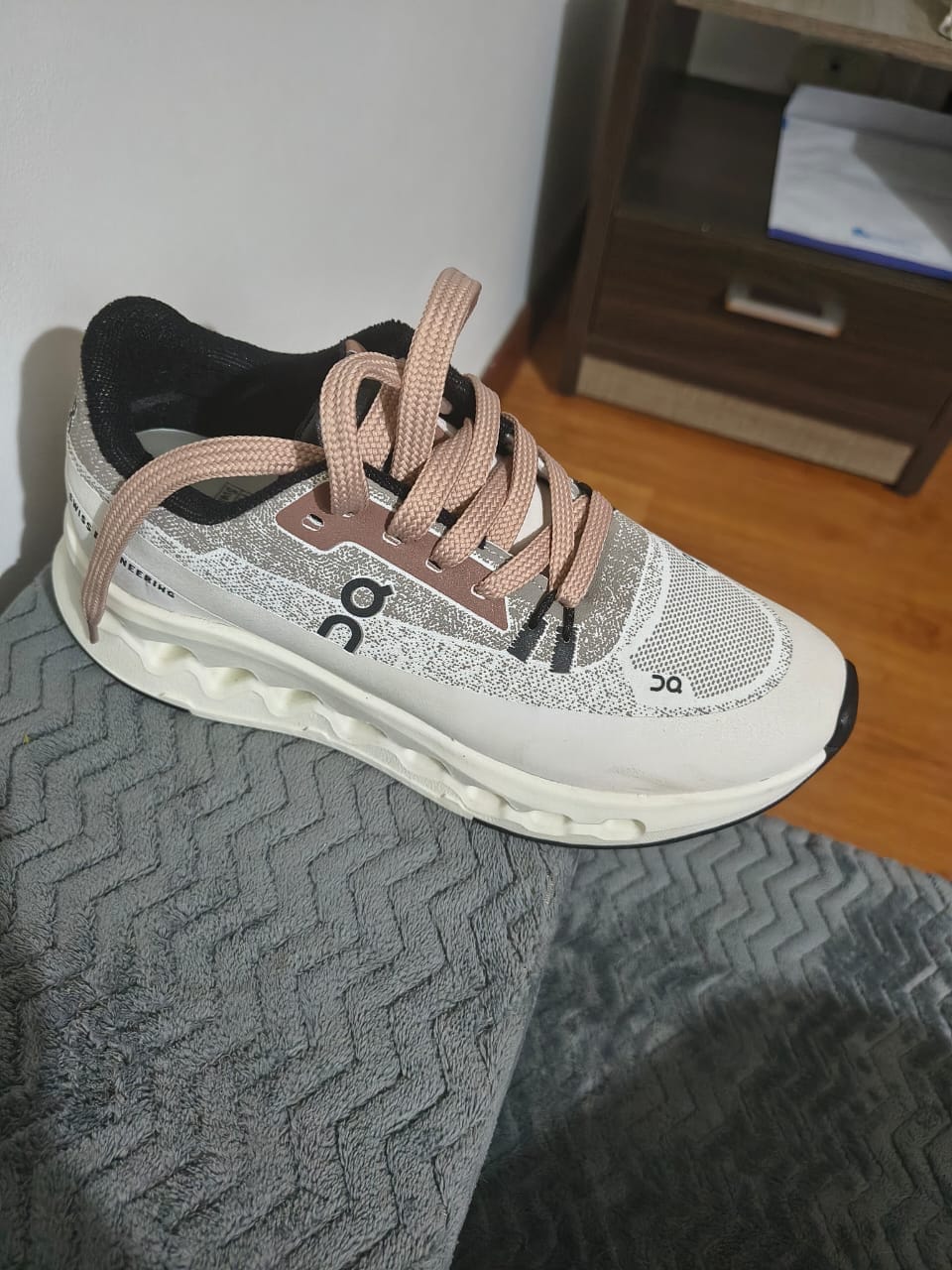 Customer photo review of ON CLOUDTILT