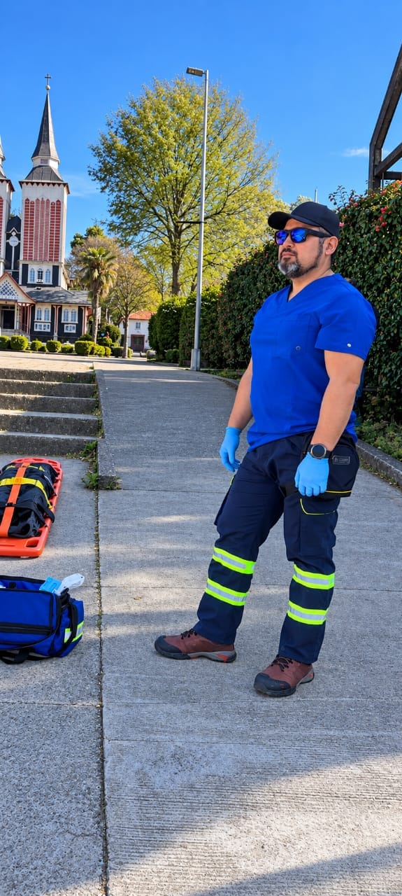 Customer photo review of Cherokee Infinity CK900A Top Clínico Hombre Liso