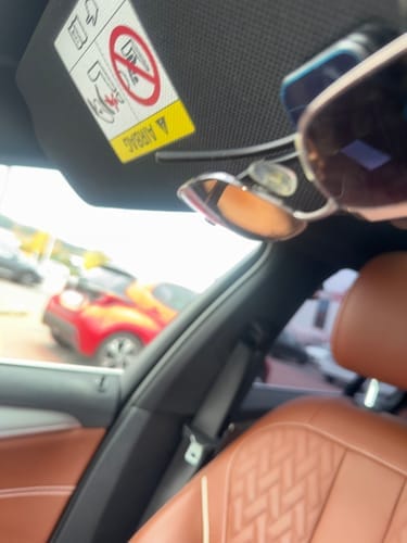 Customer photo review of Multifunktionaler Clip und Halter für Auto-Brillen