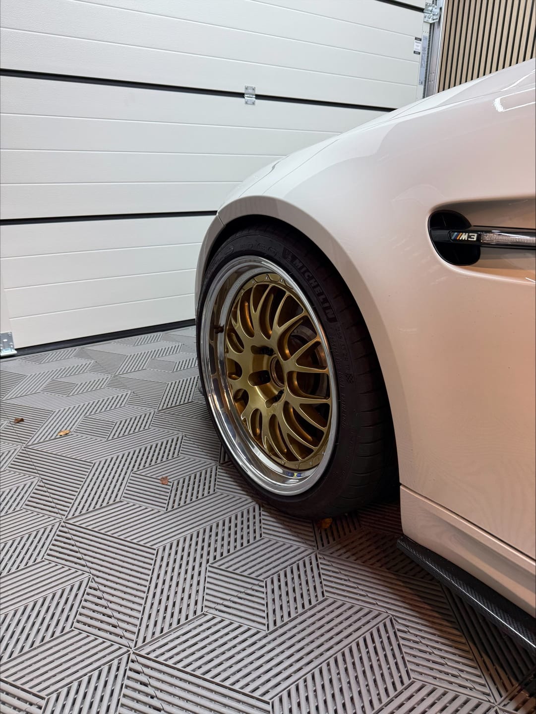 Customer photo review of BMW E90/E92/E93 M3 Performance Karbon Sideskjørt