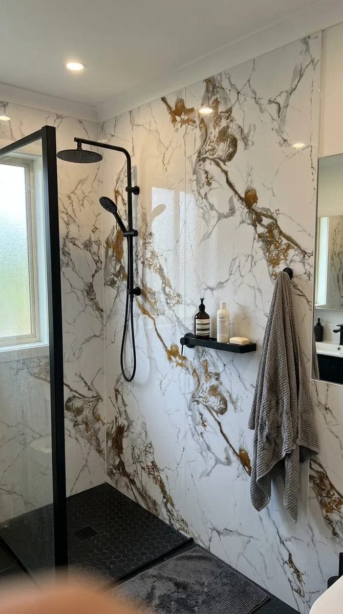 Customer photo review of Panneau PVC - Effet Marbre Blanc Doré - 250 x 120 cm – 100% Imperméable - 15 ans Garantie