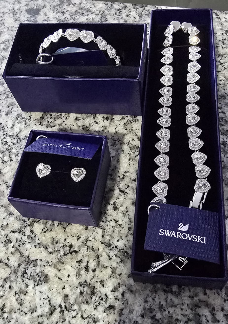 Customer photo review of SET CONJUNTO COLLAR + PULSERA + ARETES SWAROVSKI ARIANA GRANDE CORAZONES