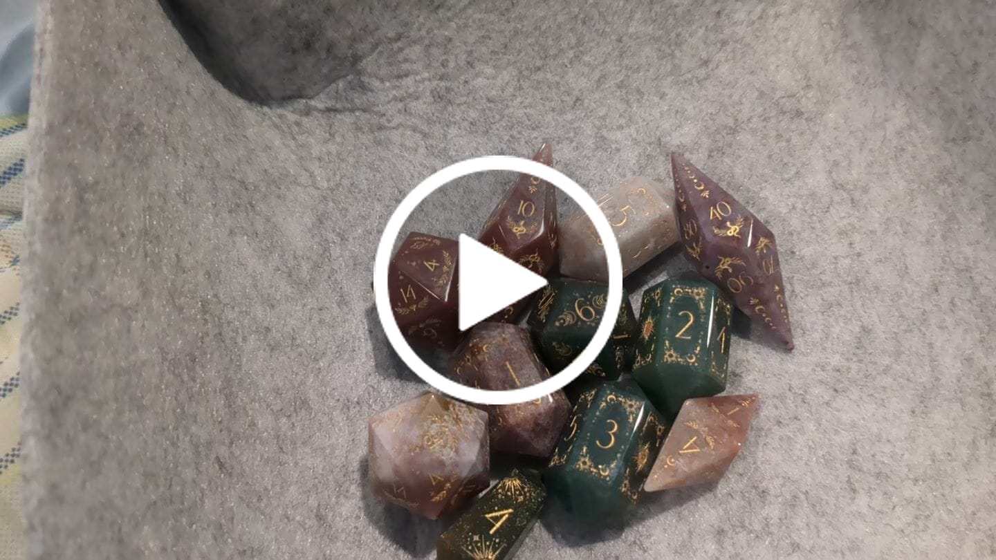 Customer video review of URWizards D&D Indian Aagte Set Crystal Shape Tarot Style